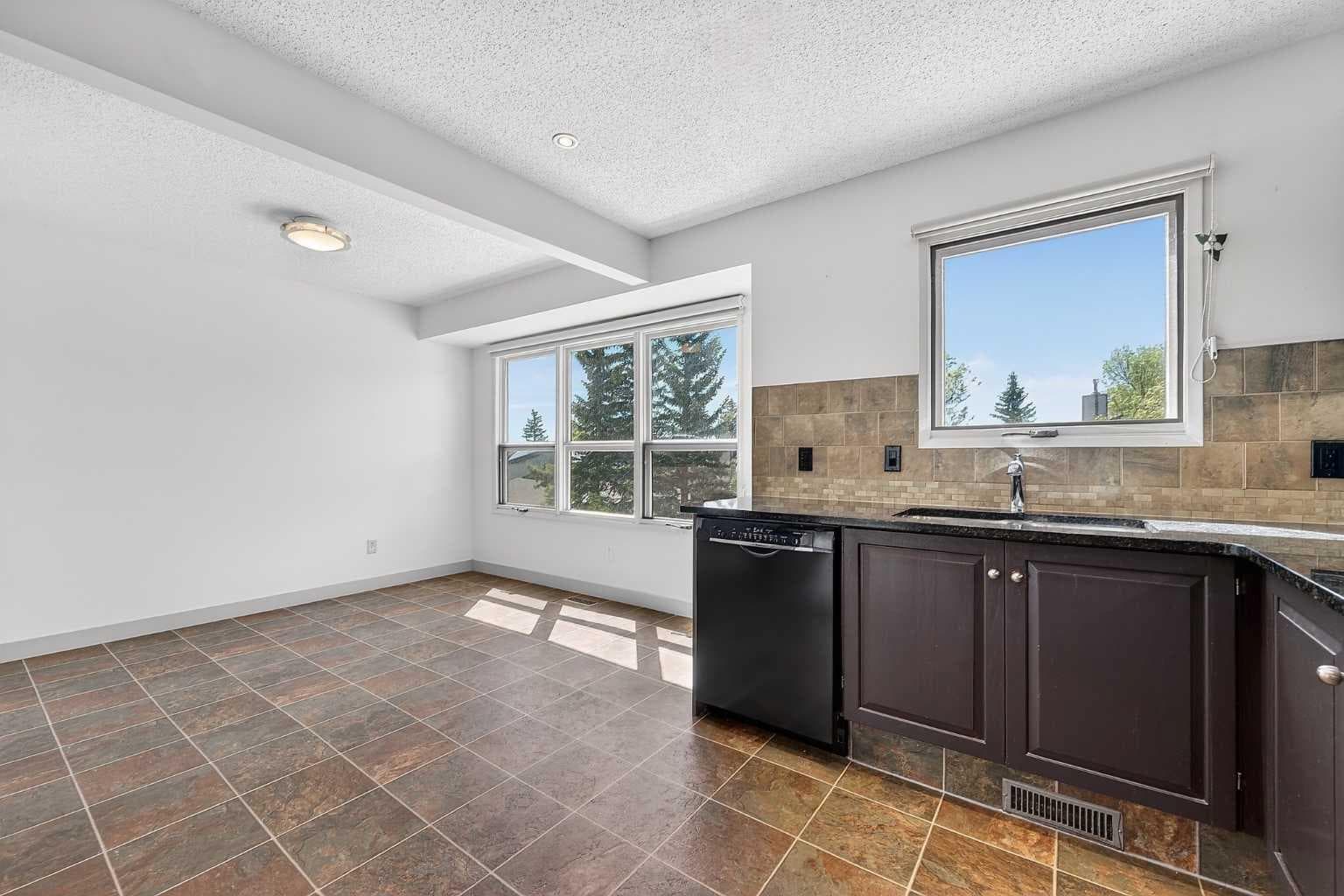 1, 185 Woodridge Drive SW