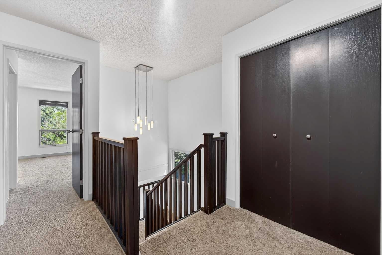 1, 185 Woodridge Drive SW