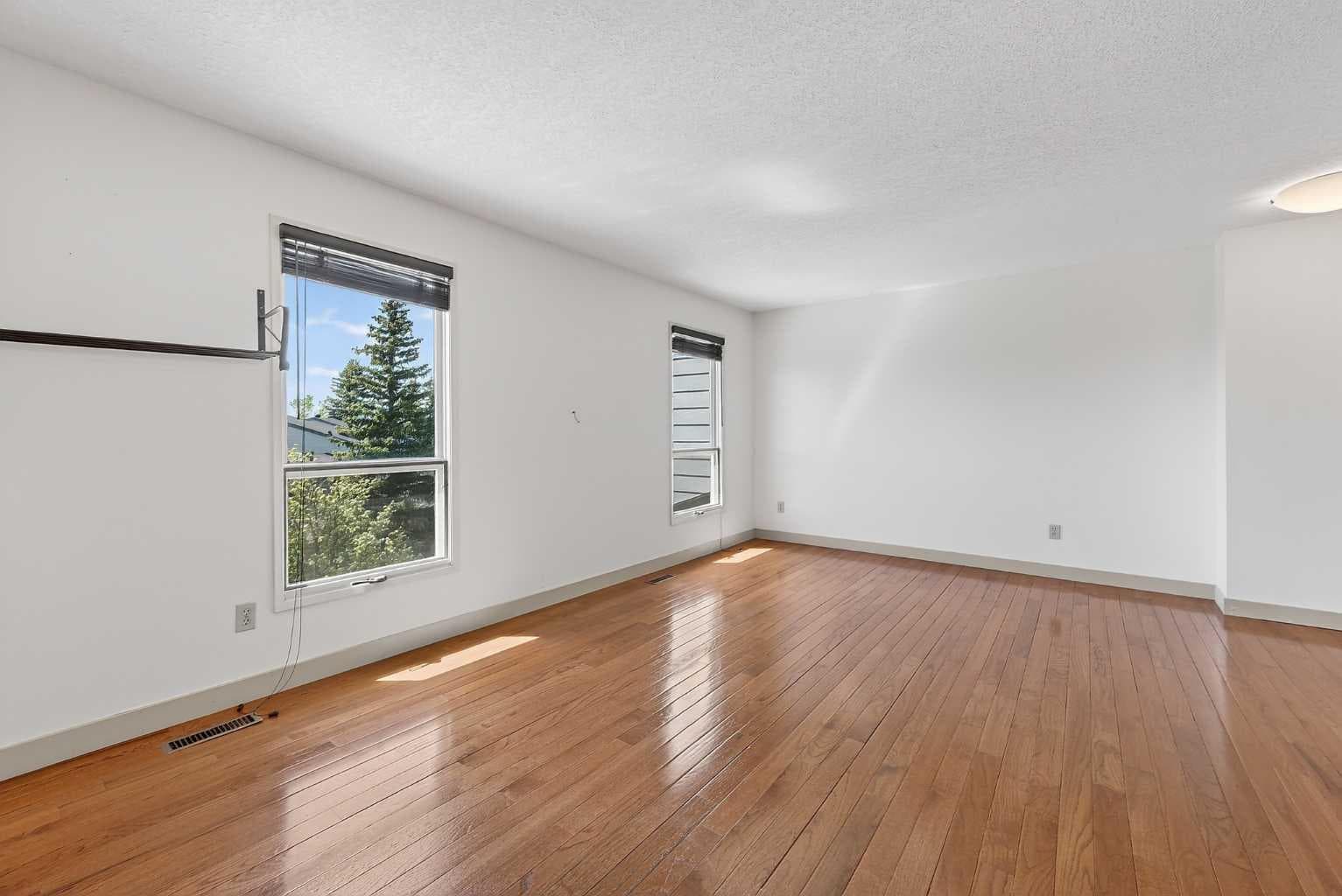 1, 185 Woodridge Drive SW