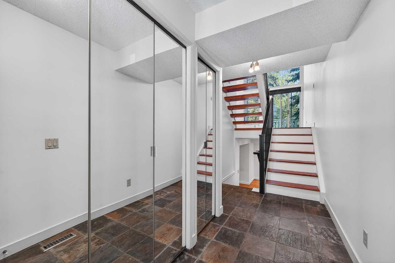 1, 185 Woodridge Drive SW