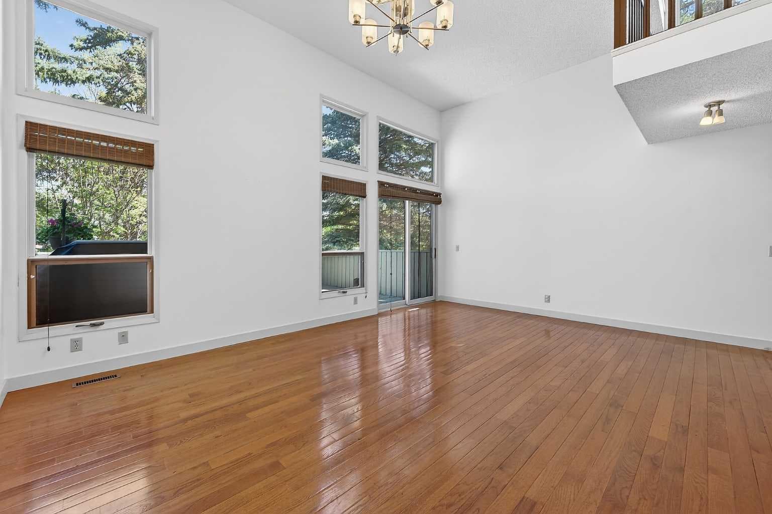 1, 185 Woodridge Drive SW