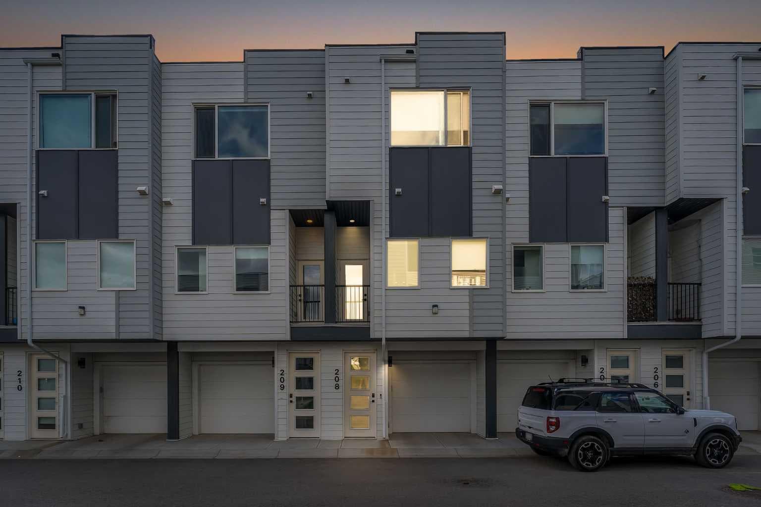 208, 101 Panatella Square NW