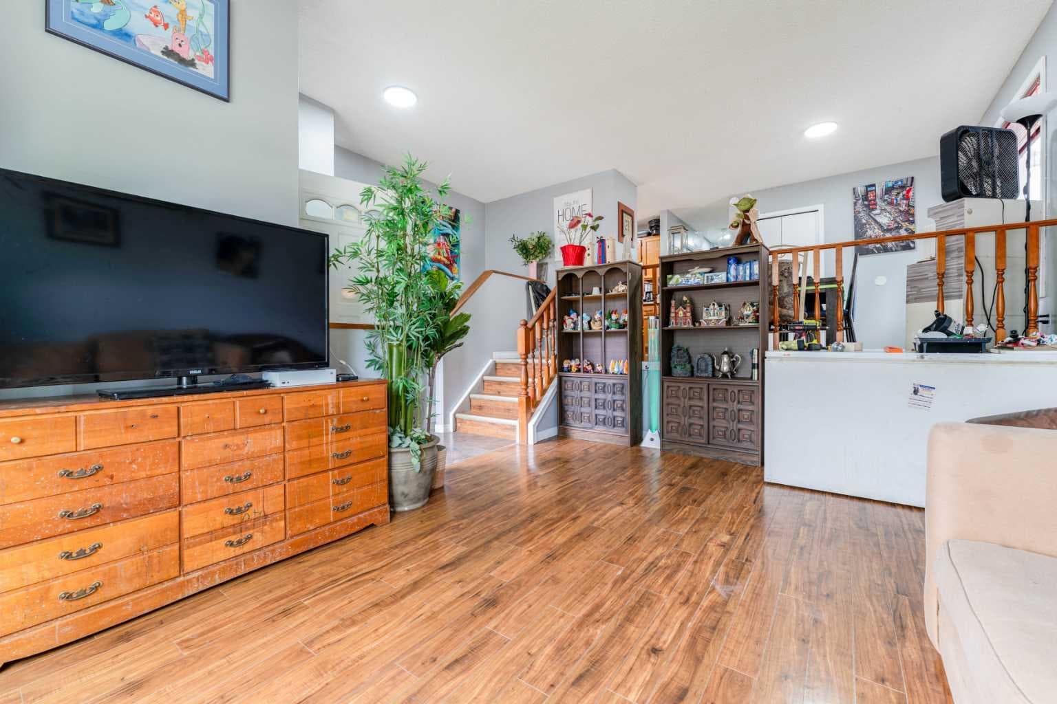 6087 Martingrove Road NE