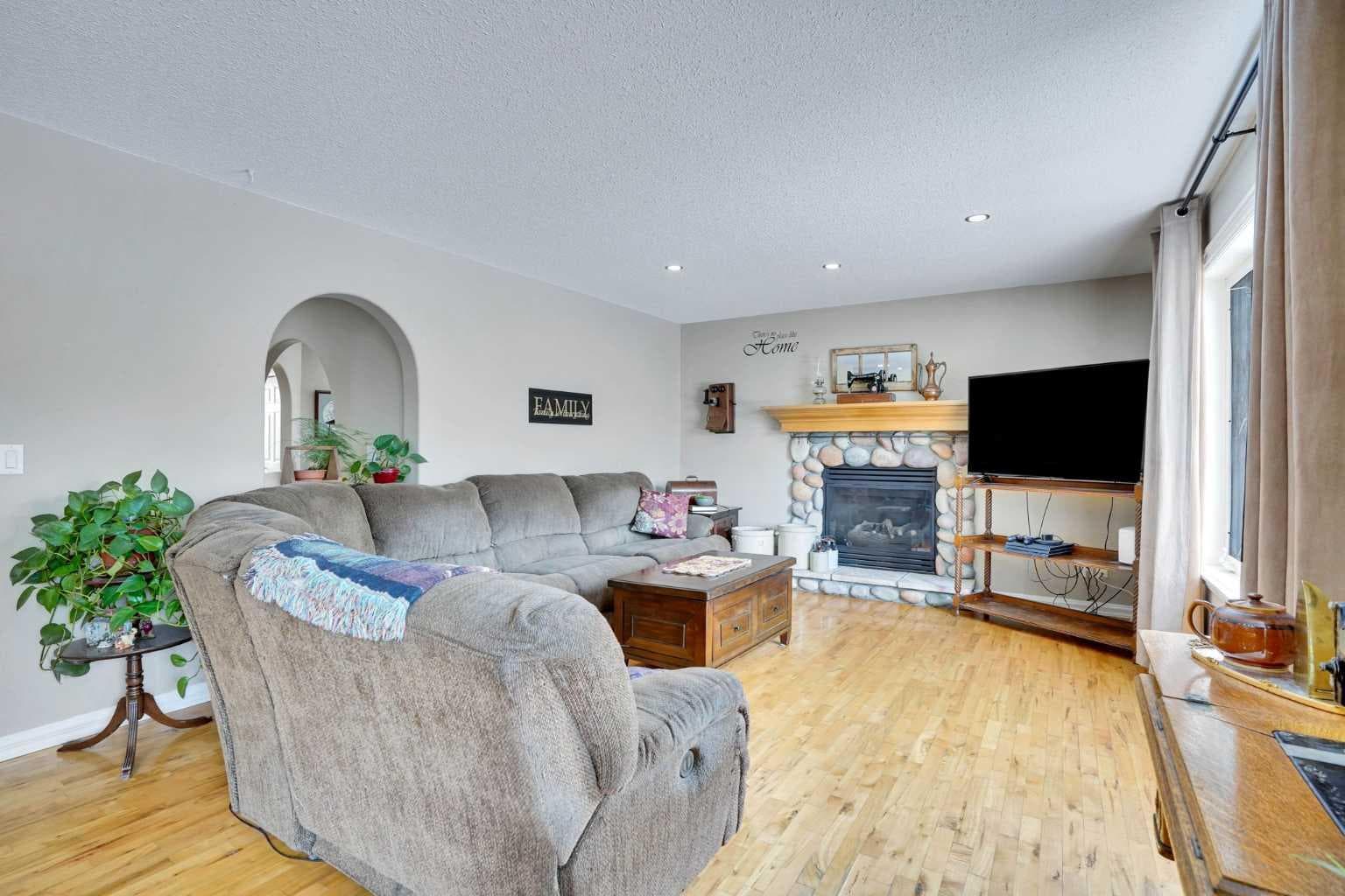 251 Lakeview Cove 
