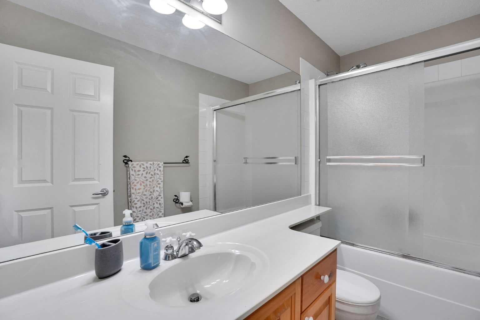 251 Lakeview Cove 