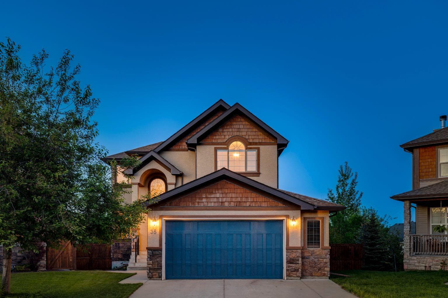 35 Tremblant Point SW