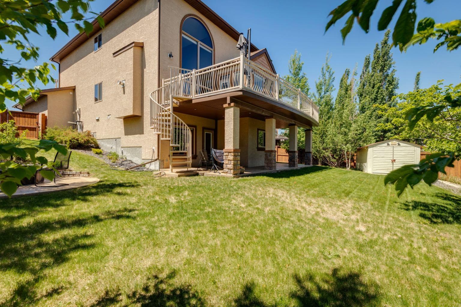35 Tremblant Point SW