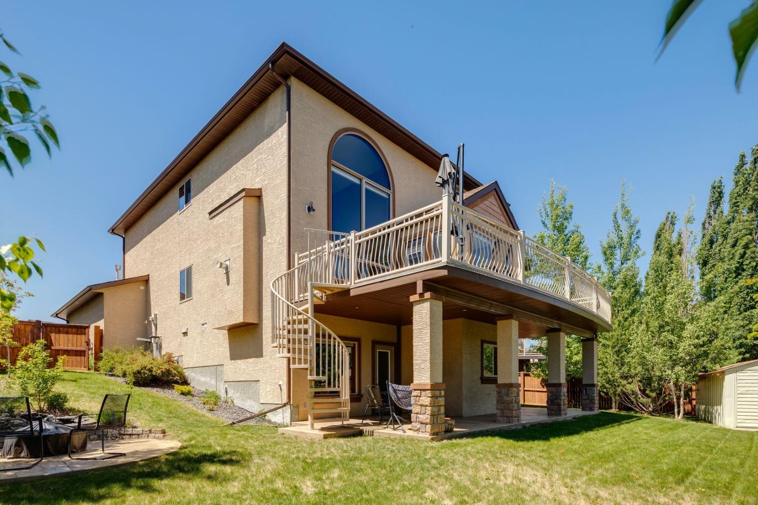 35 Tremblant Point SW