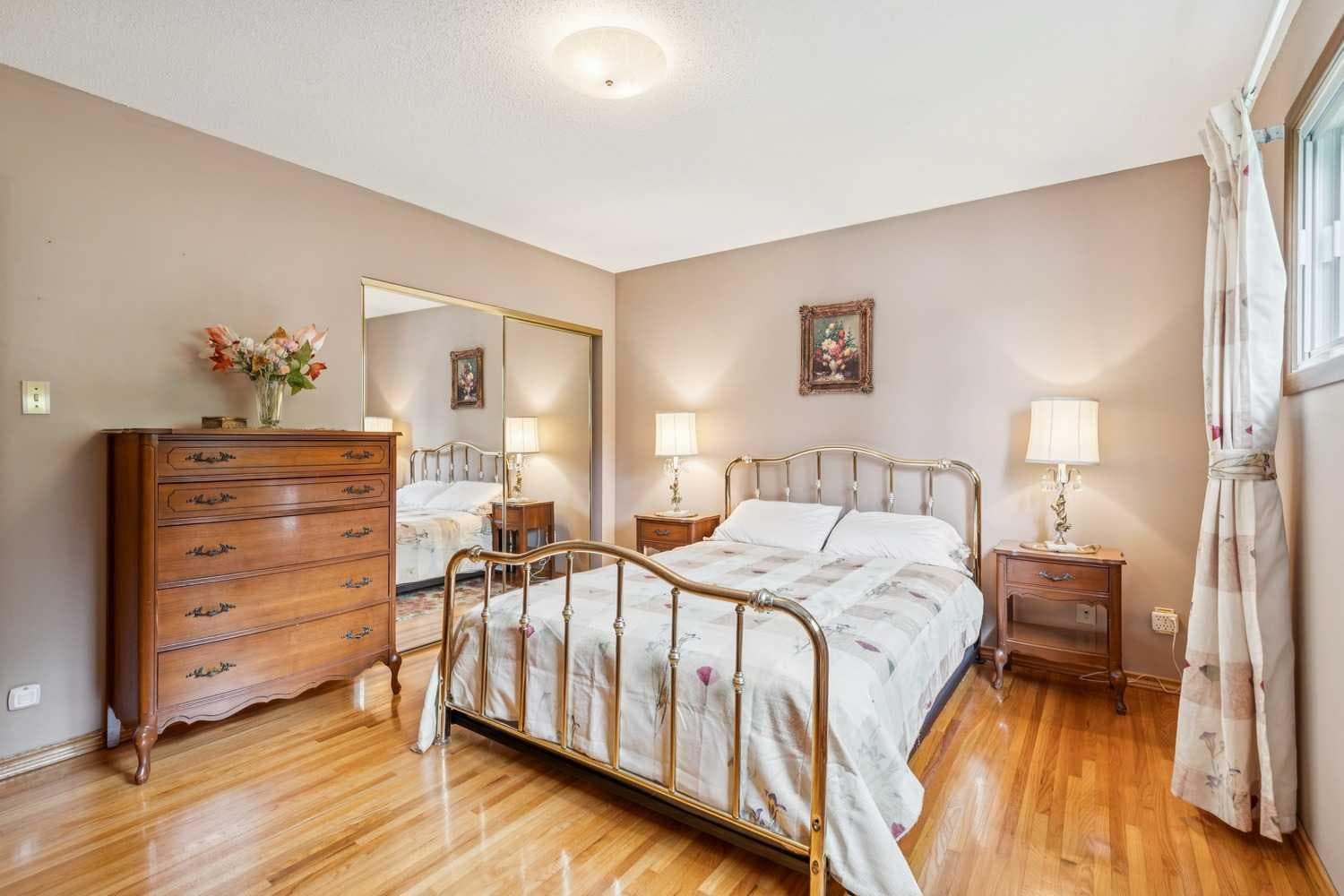 5036 Vallance Crescent NW