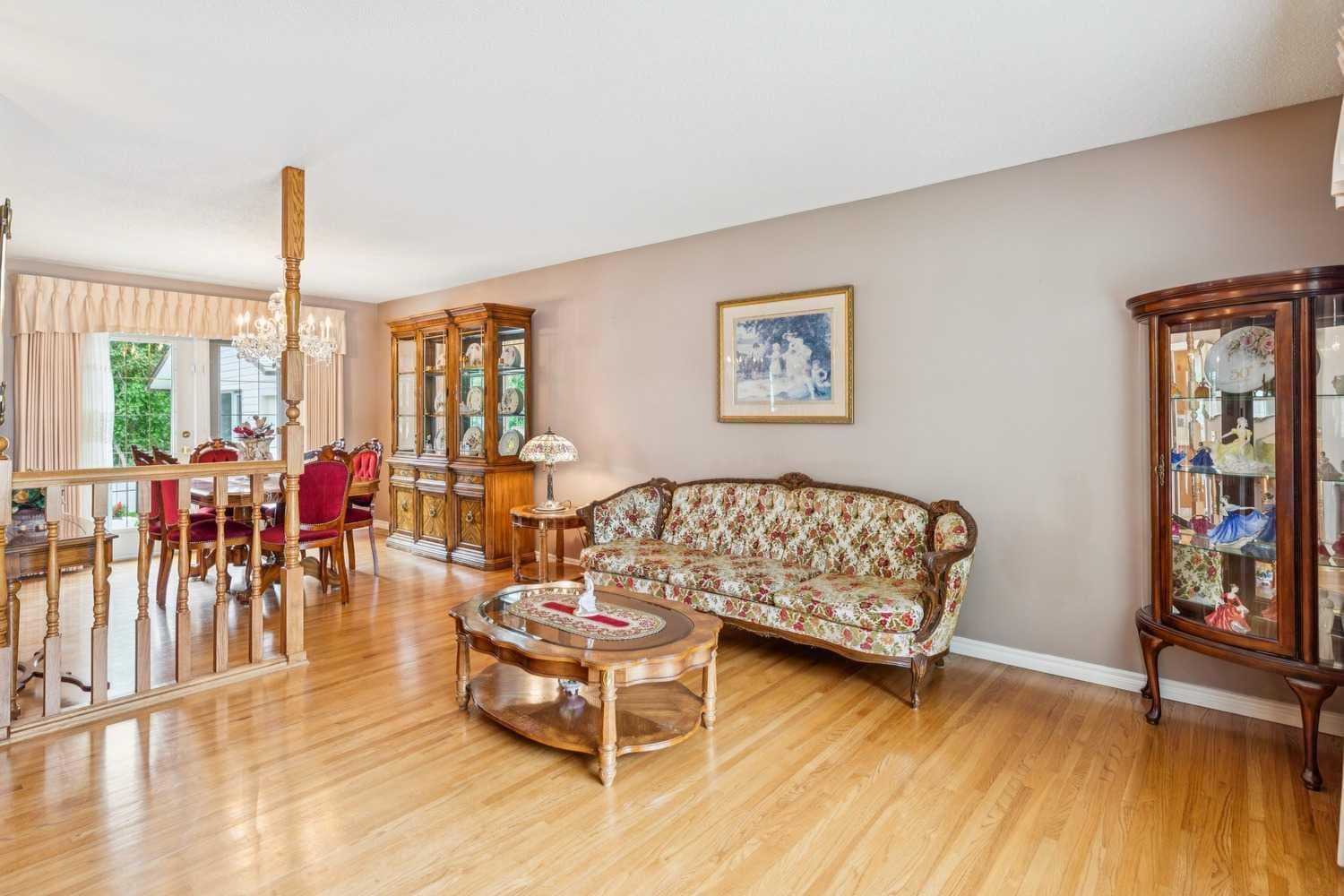 5036 Vallance Crescent NW