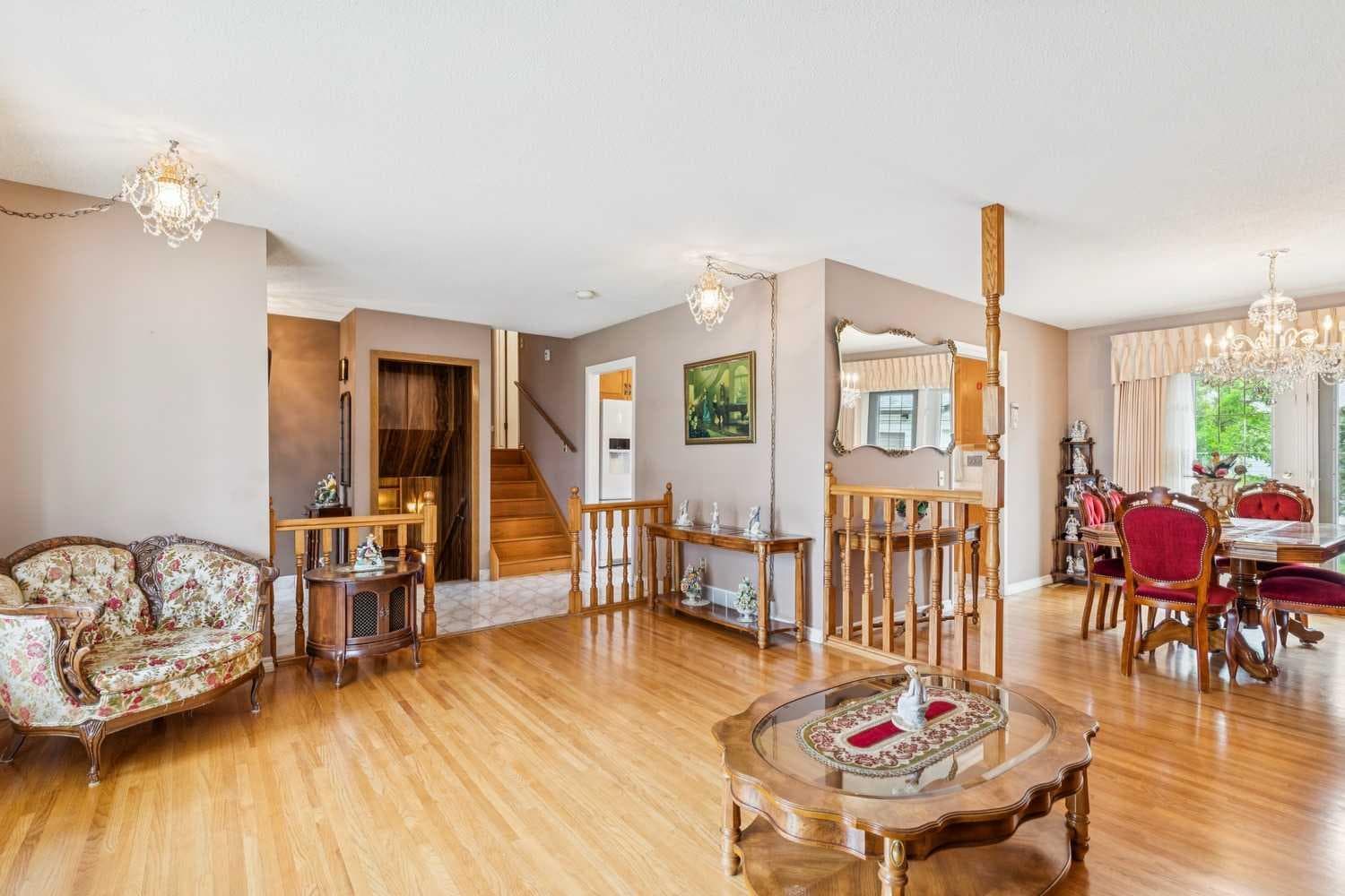5036 Vallance Crescent NW