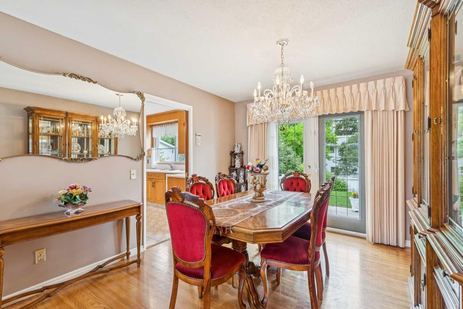 5036 Vallance Crescent NW
