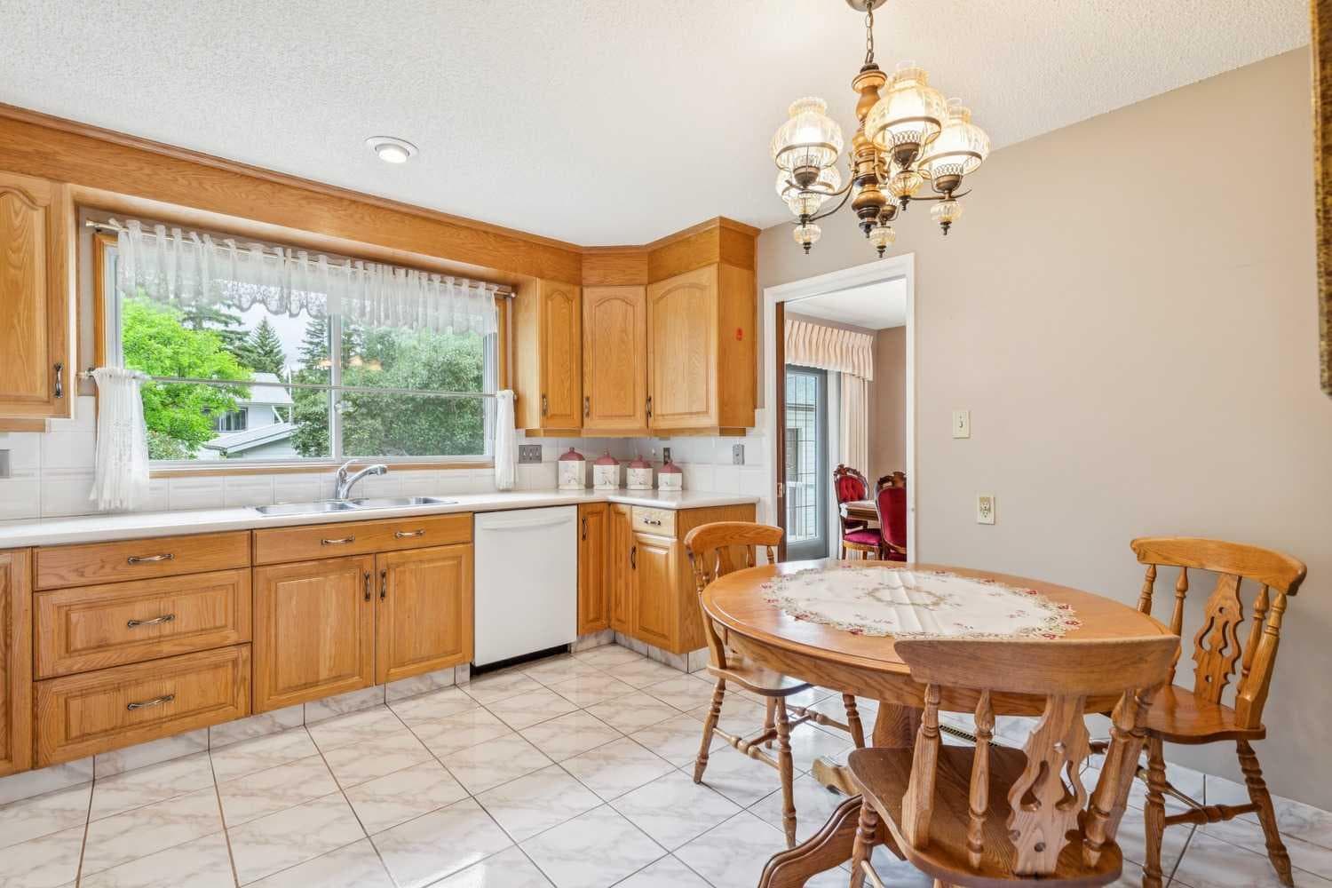 5036 Vallance Crescent NW