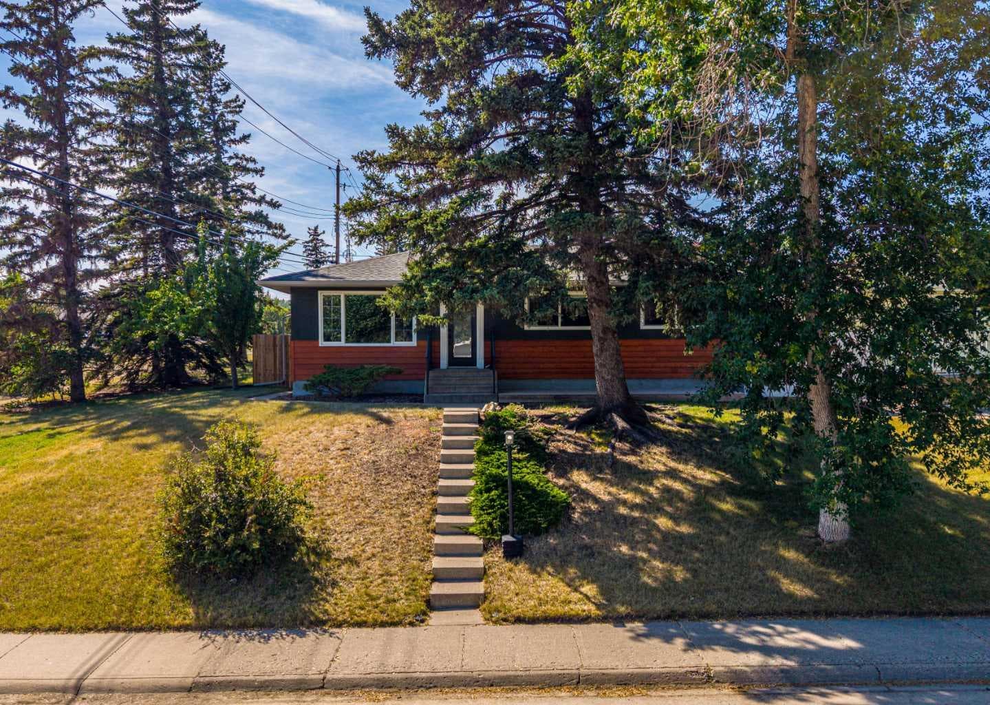 81 White Oak Crescent SW