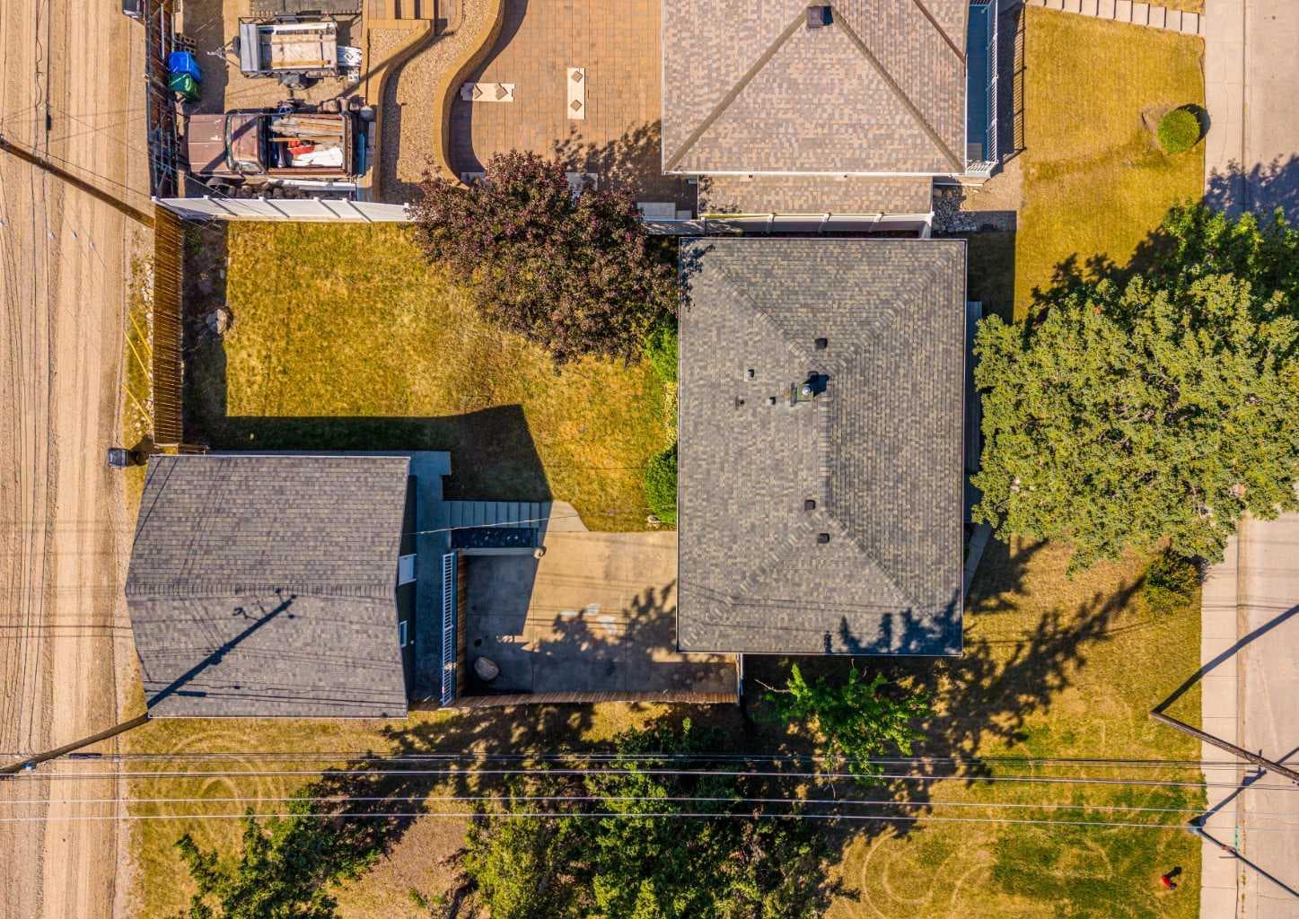81 White Oak Crescent SW