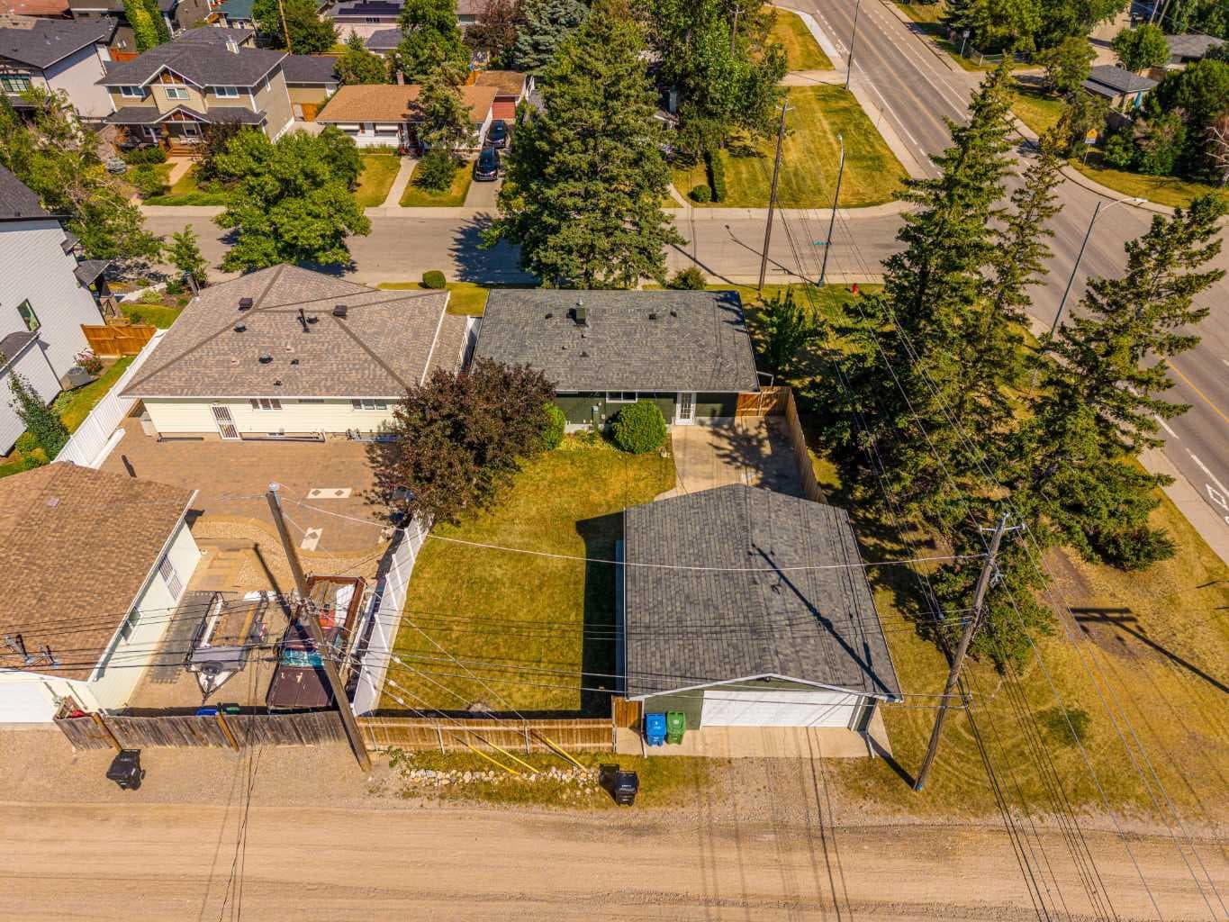 81 White Oak Crescent SW