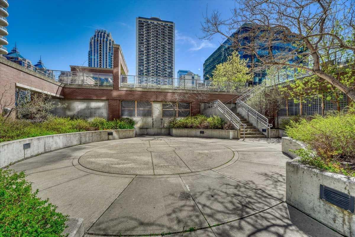 804, 650 10 Street SW