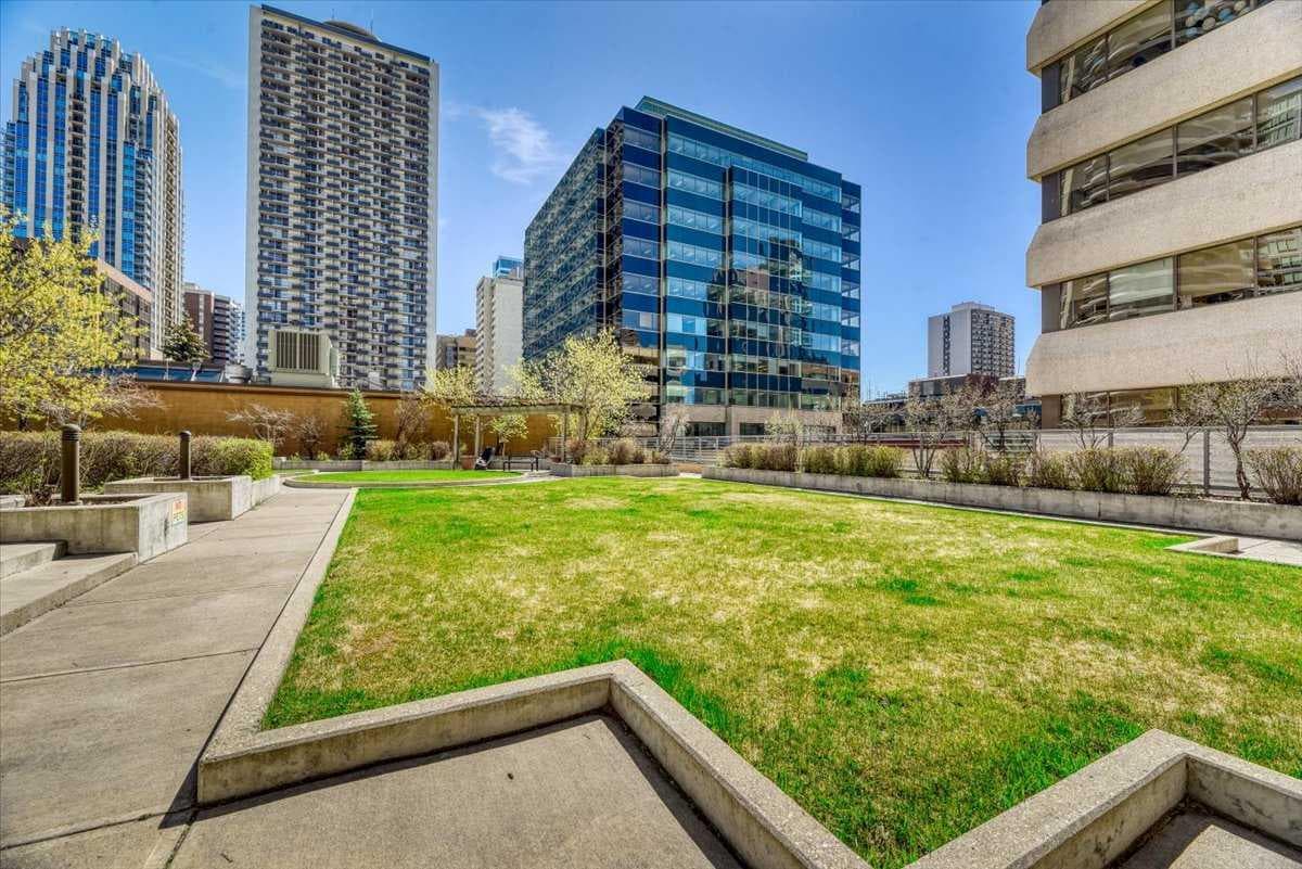 804, 650 10 Street SW