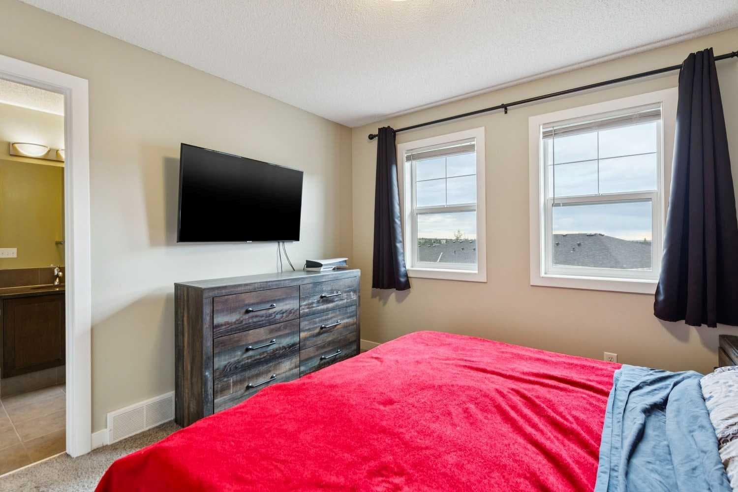 55 Panatella Road NW