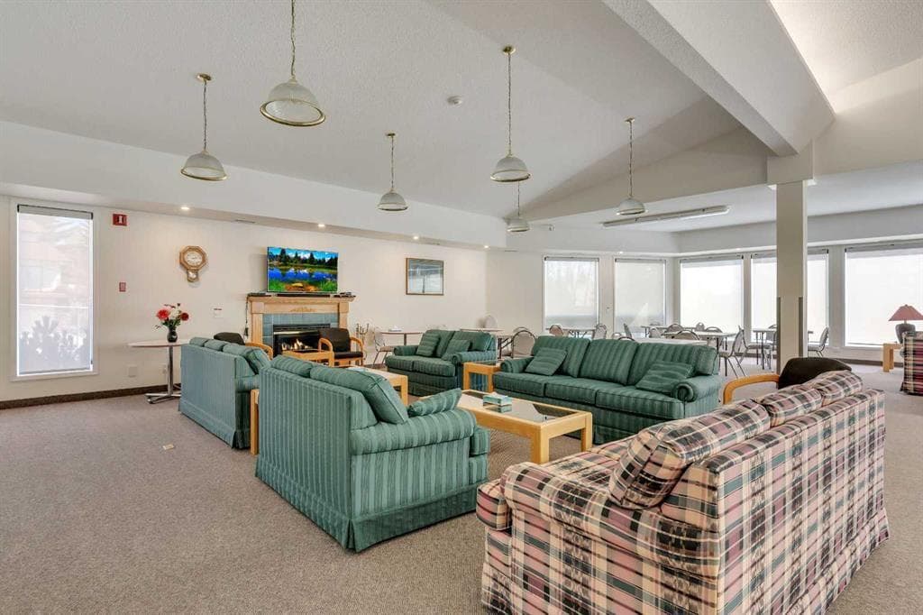 3208, 3208 Hawksbrow Point NW