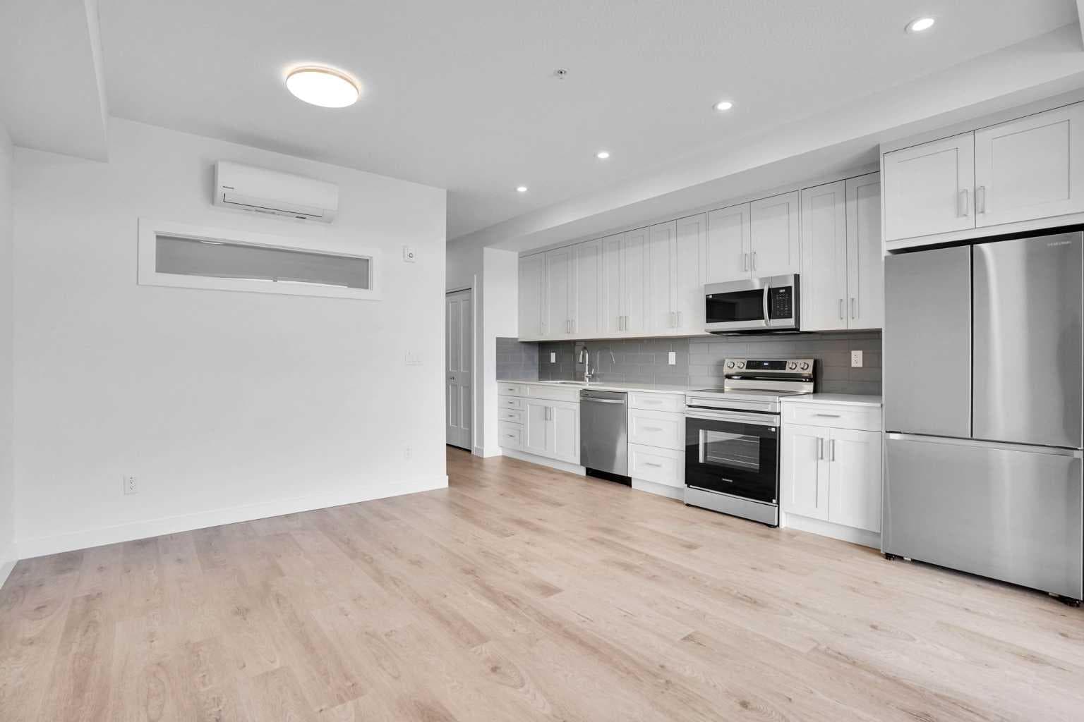 3302`, 3700 Seton Avenue SE