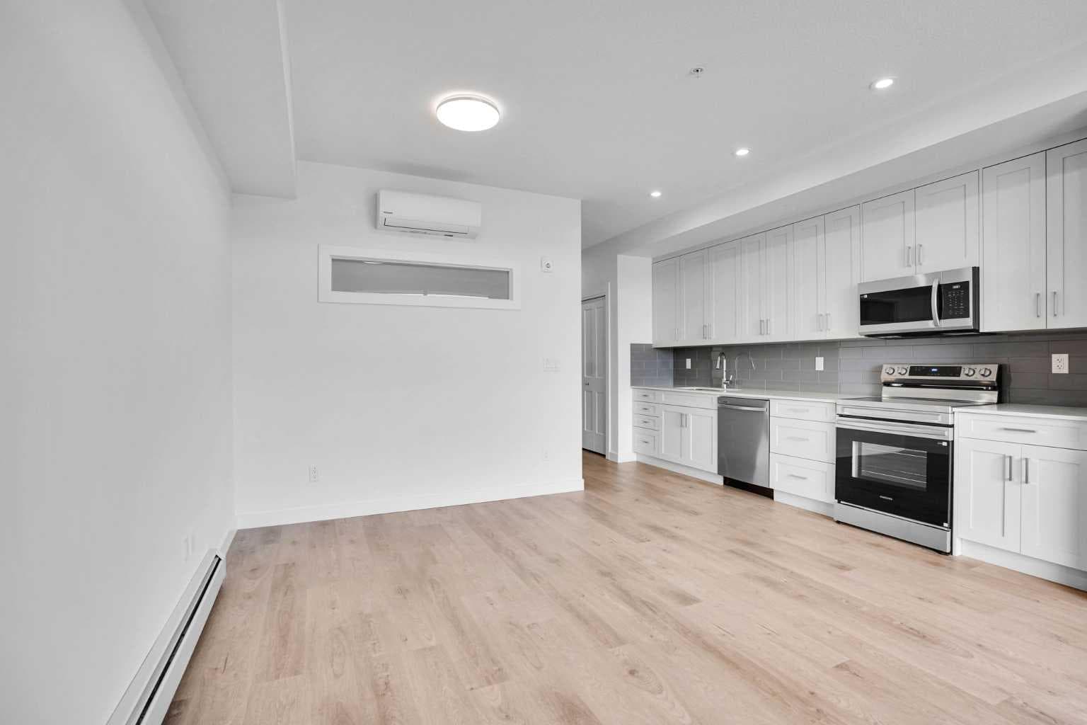 3302`, 3700 Seton Avenue SE