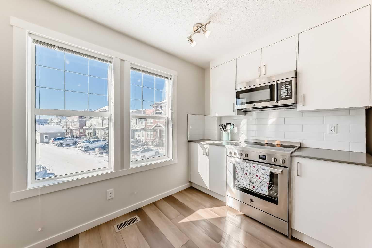 272 Cranbrook Square SE