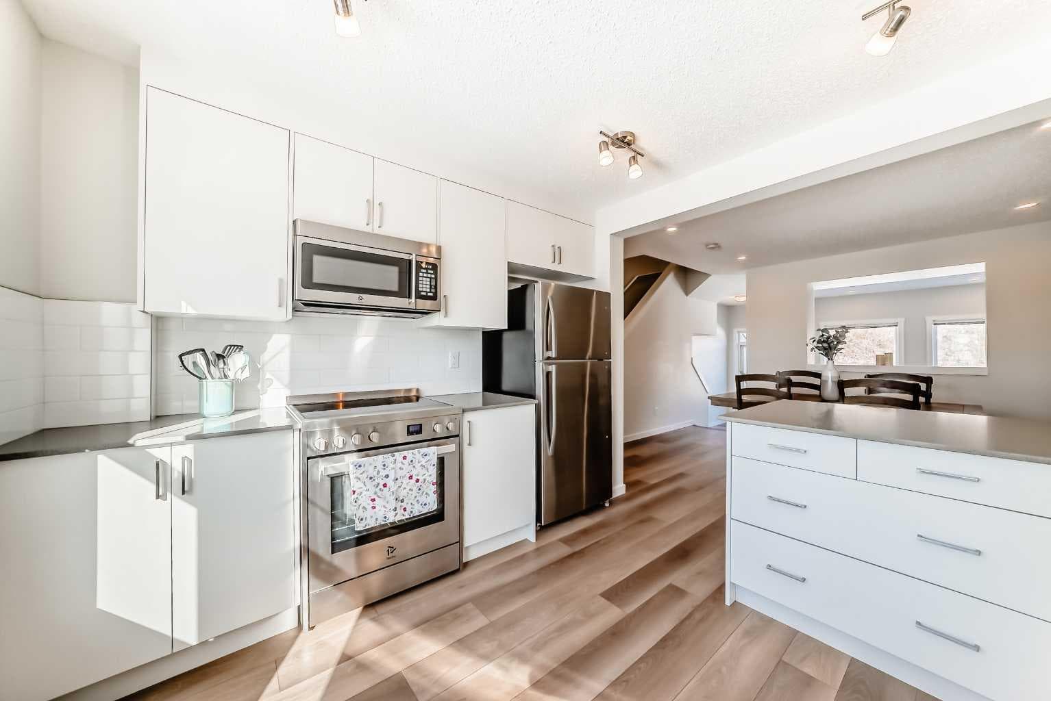 272 Cranbrook Square SE
