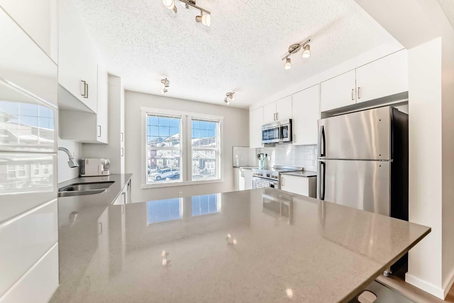 272 Cranbrook Square SE