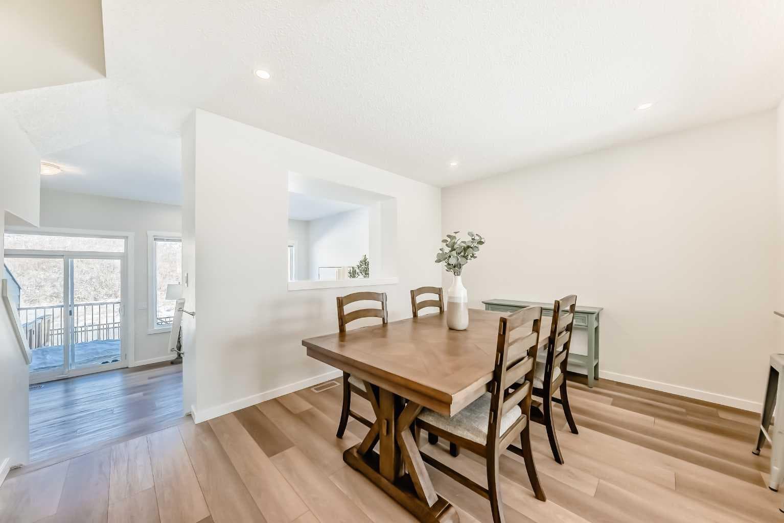 272 Cranbrook Square SE