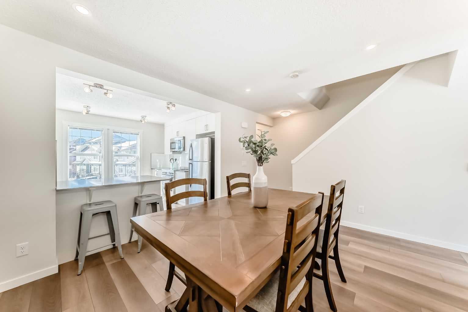 272 Cranbrook Square SE