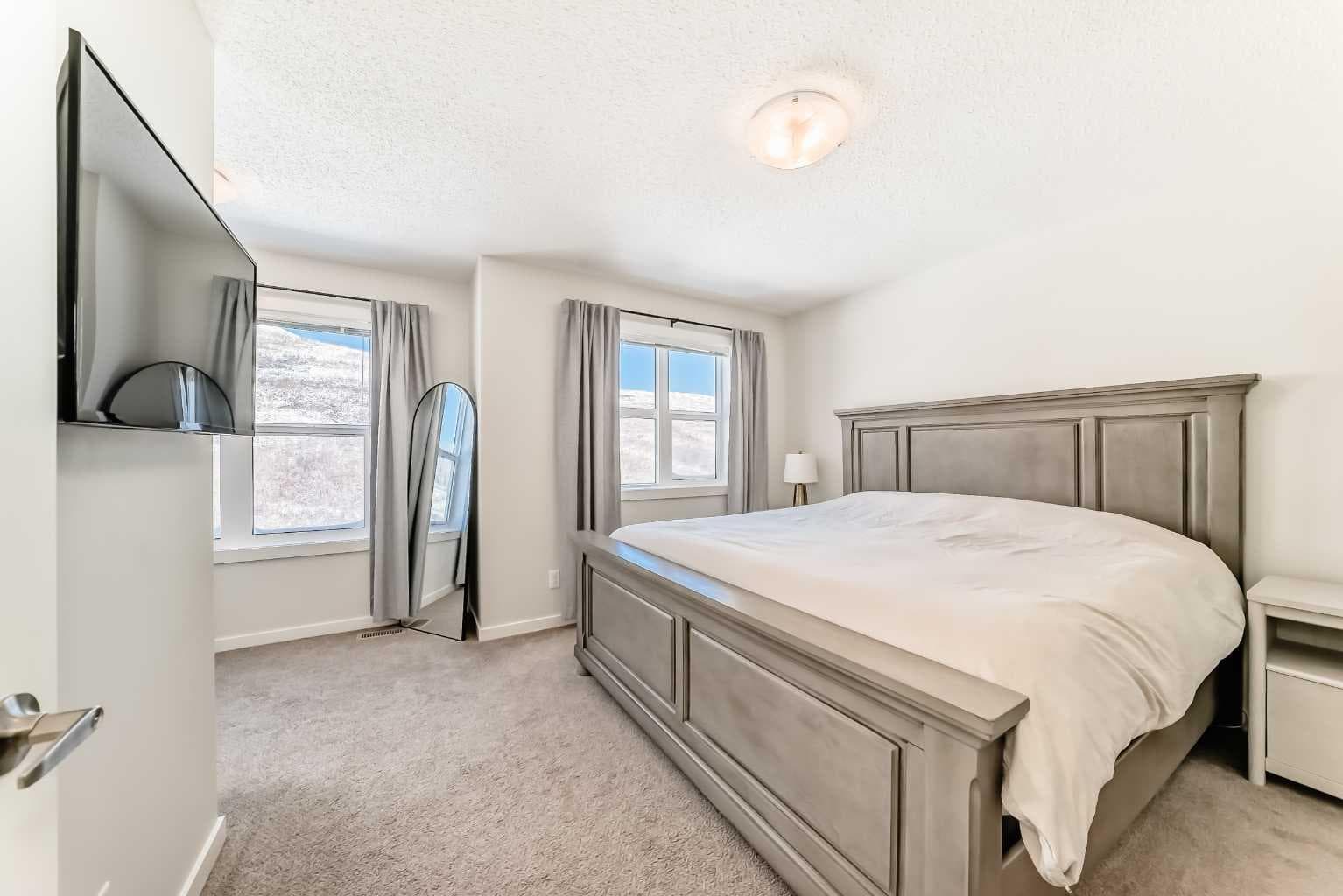 272 Cranbrook Square SE