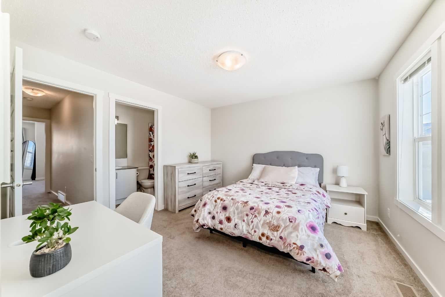 272 Cranbrook Square SE