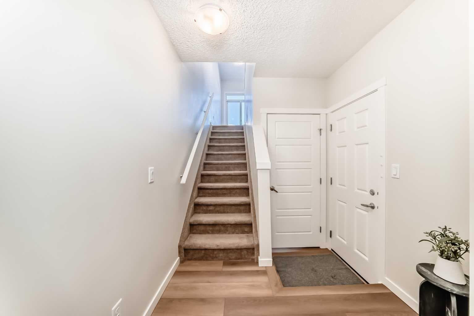 272 Cranbrook Square SE