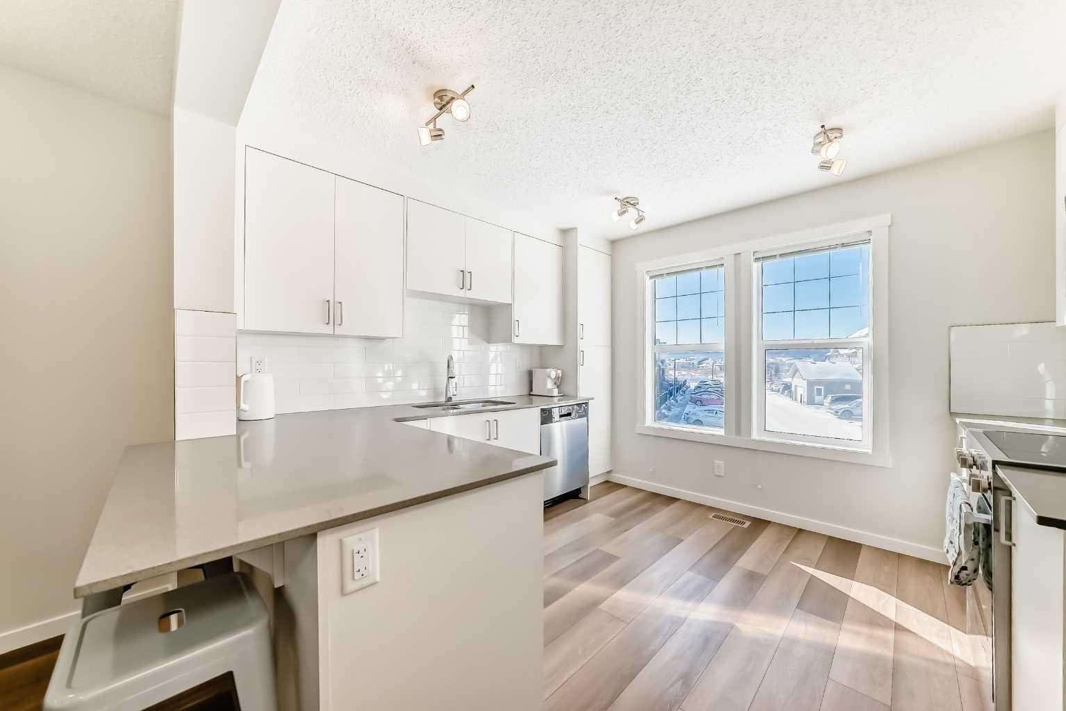 272 Cranbrook Square SE