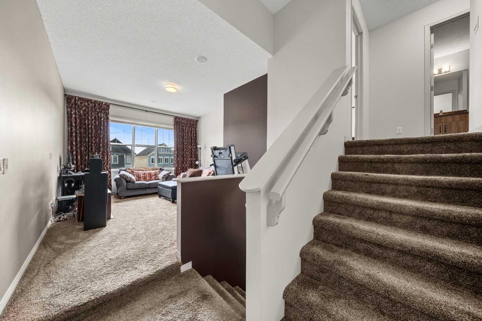 158 Skyview Point Crescent NE