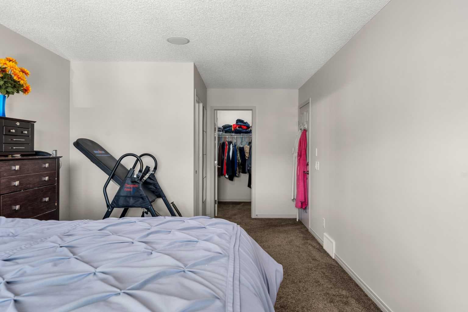 158 Skyview Point Crescent NE