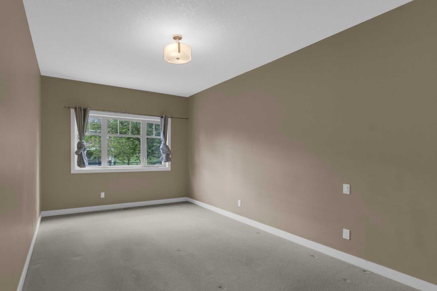 8 Bridle Estates Manor SW