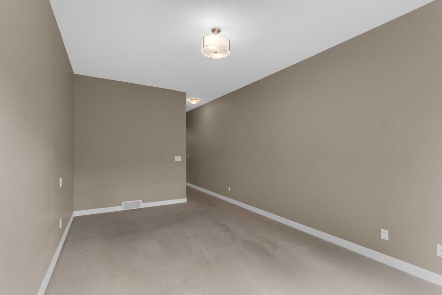 8 Bridle Estates Manor SW
