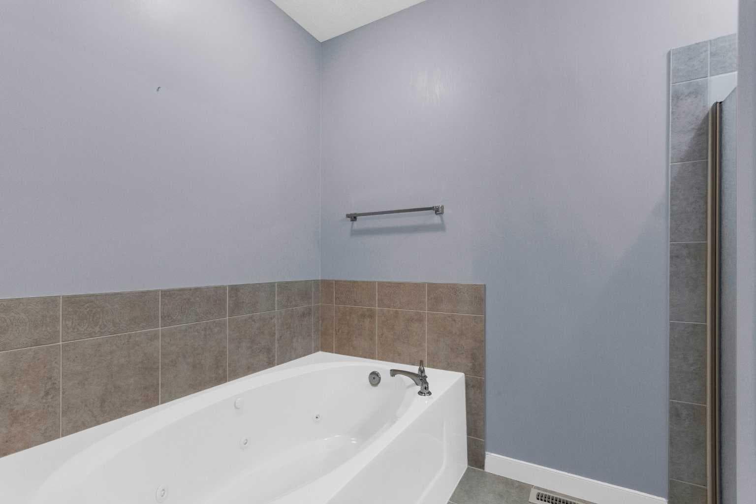 8 Bridle Estates Manor SW