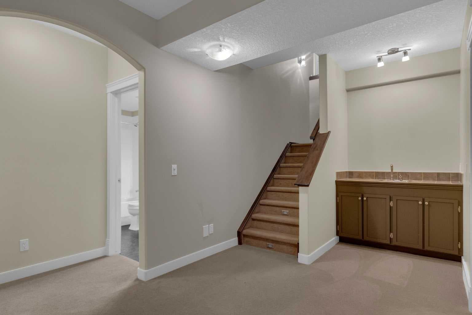 8 Bridle Estates Manor SW