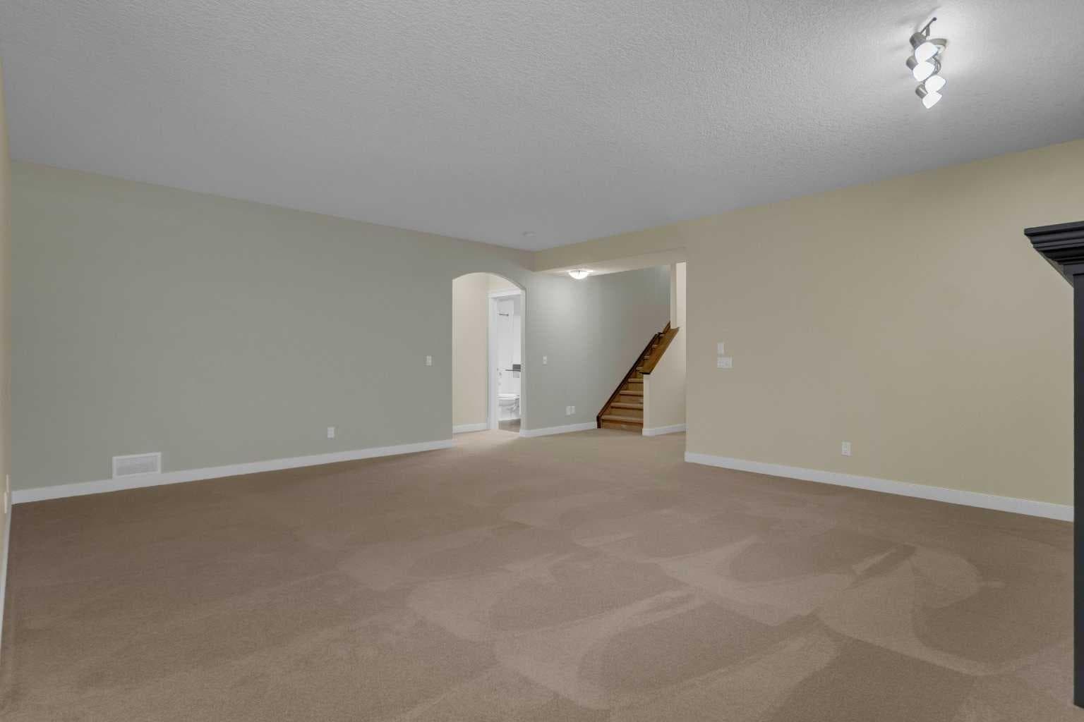 8 Bridle Estates Manor SW
