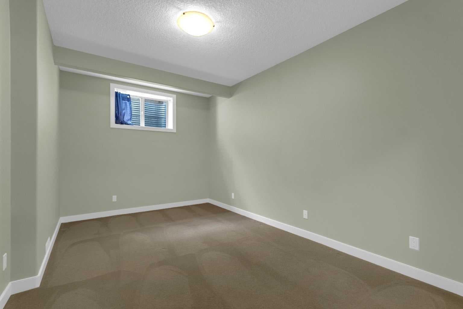8 Bridle Estates Manor SW