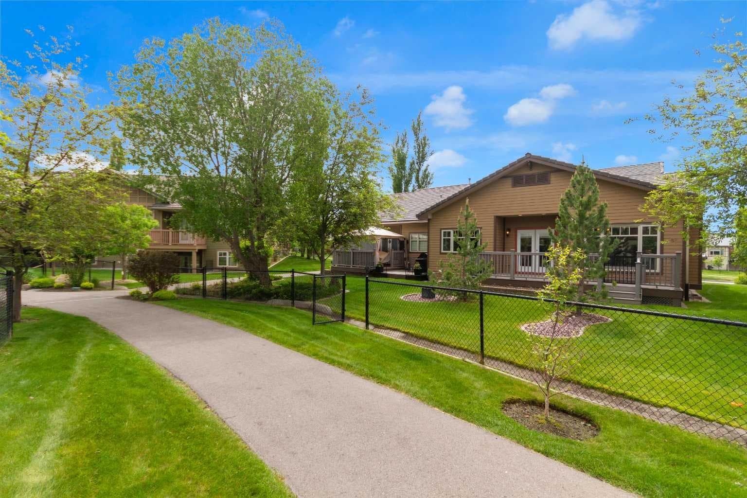 8 Bridle Estates Manor SW