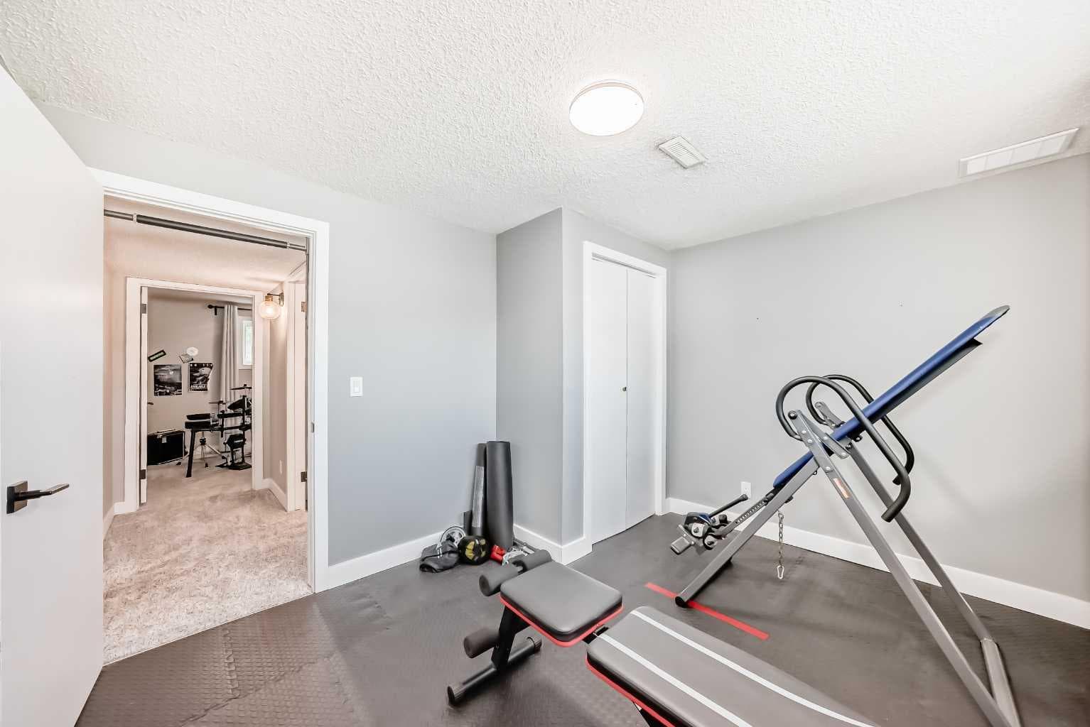 170 Lake Sylvan Close SE