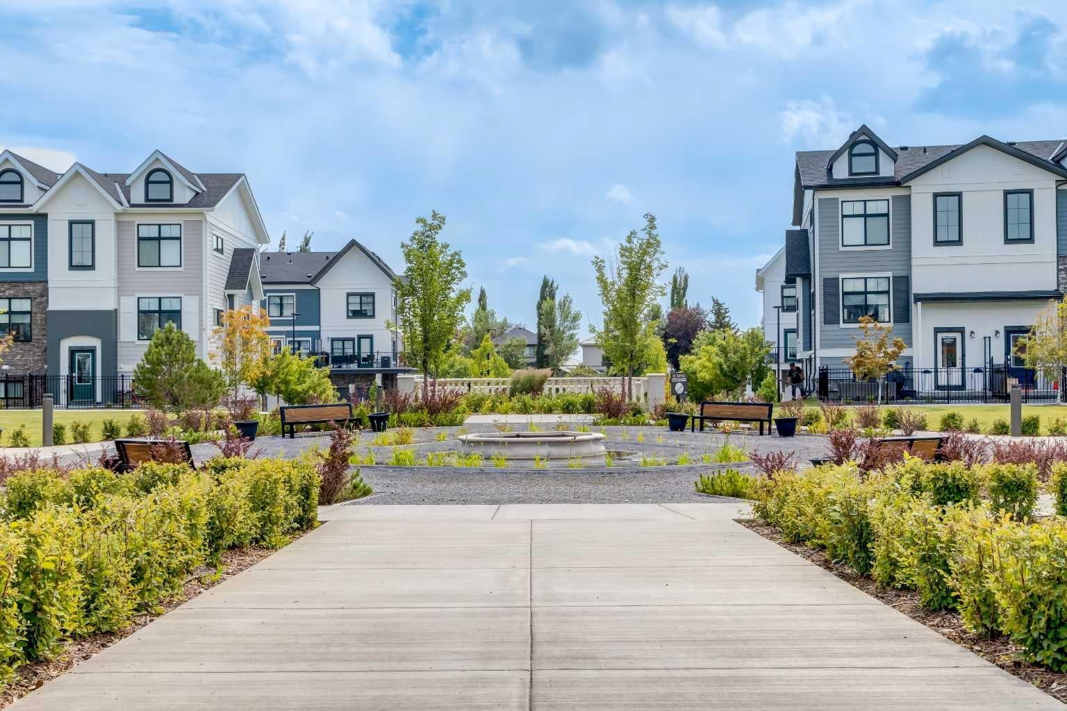 218 Les Jardins Park SE