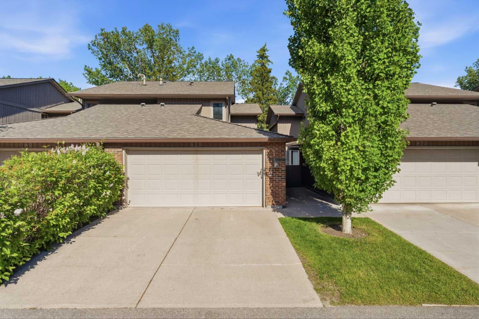 821, 860 Midridge Drive SE
