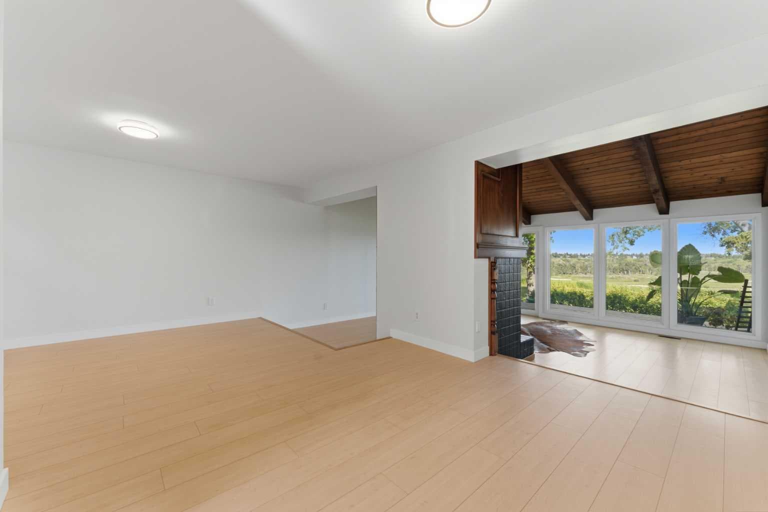 821, 860 Midridge Drive SE