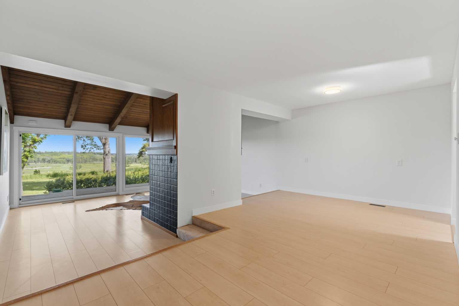 821, 860 Midridge Drive SE