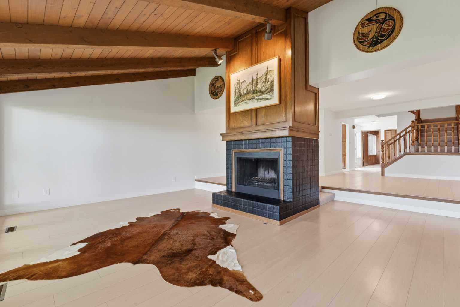821, 860 Midridge Drive SE